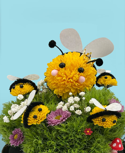 Queen Bee-atrice – Made with Fresh Cut Flowers