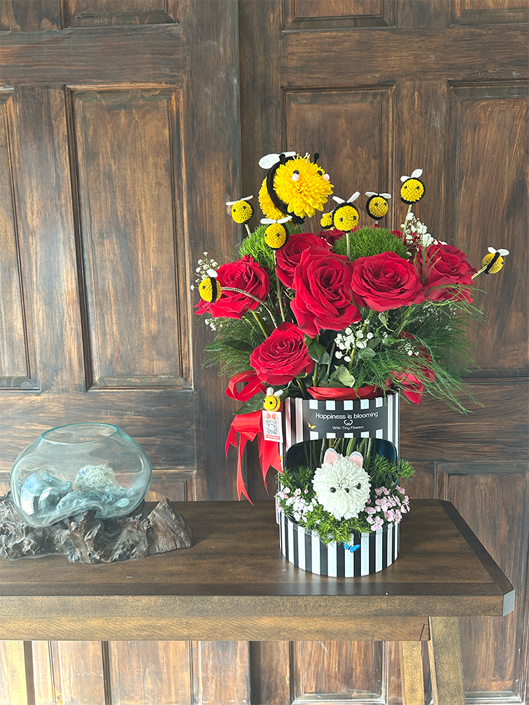 Buzzing With Love Bloom Box (currently delivering to San Diego County only, please ask for pricing if outside this area)