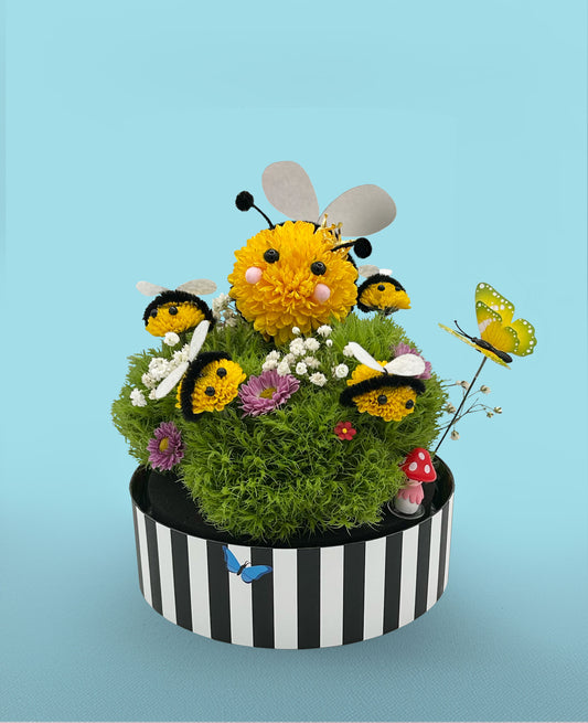 Queen Bee-atrice – Made with Fresh Cut Flowers