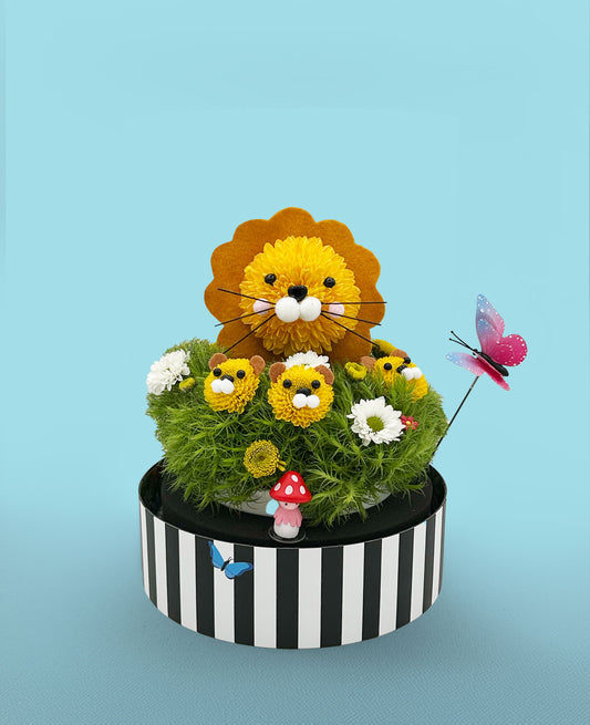 Roary & Claw-dia Lion - Made with Fresh Cut Flowers