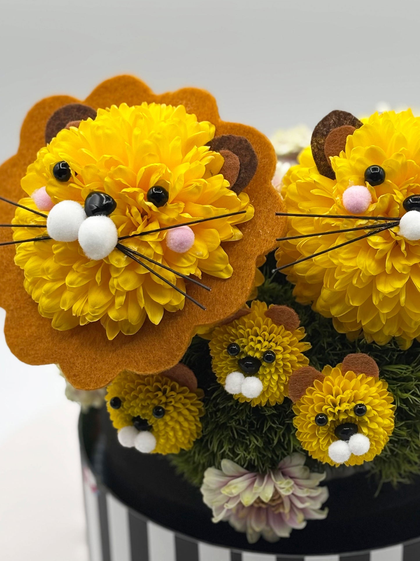 Roary & Claw-dia Lion - Made with Fresh Cut Flowers